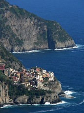 Corniglia thront hoch über dem Meer