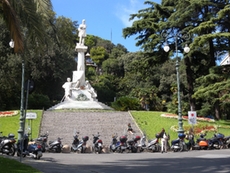 Denkmal in Genua - Europäische Kulturhauptstadt 2004