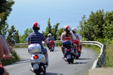Die nächste Kurve auf dieser Vespa-Tour in Italien