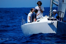 Auf jedem Segelboot ist ein Skipper anwesend