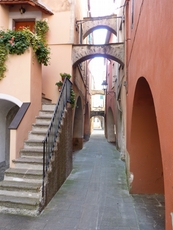 Schlendern Sie durch die verträumten Gassen des ligurischen Dorfs Varese Ligure